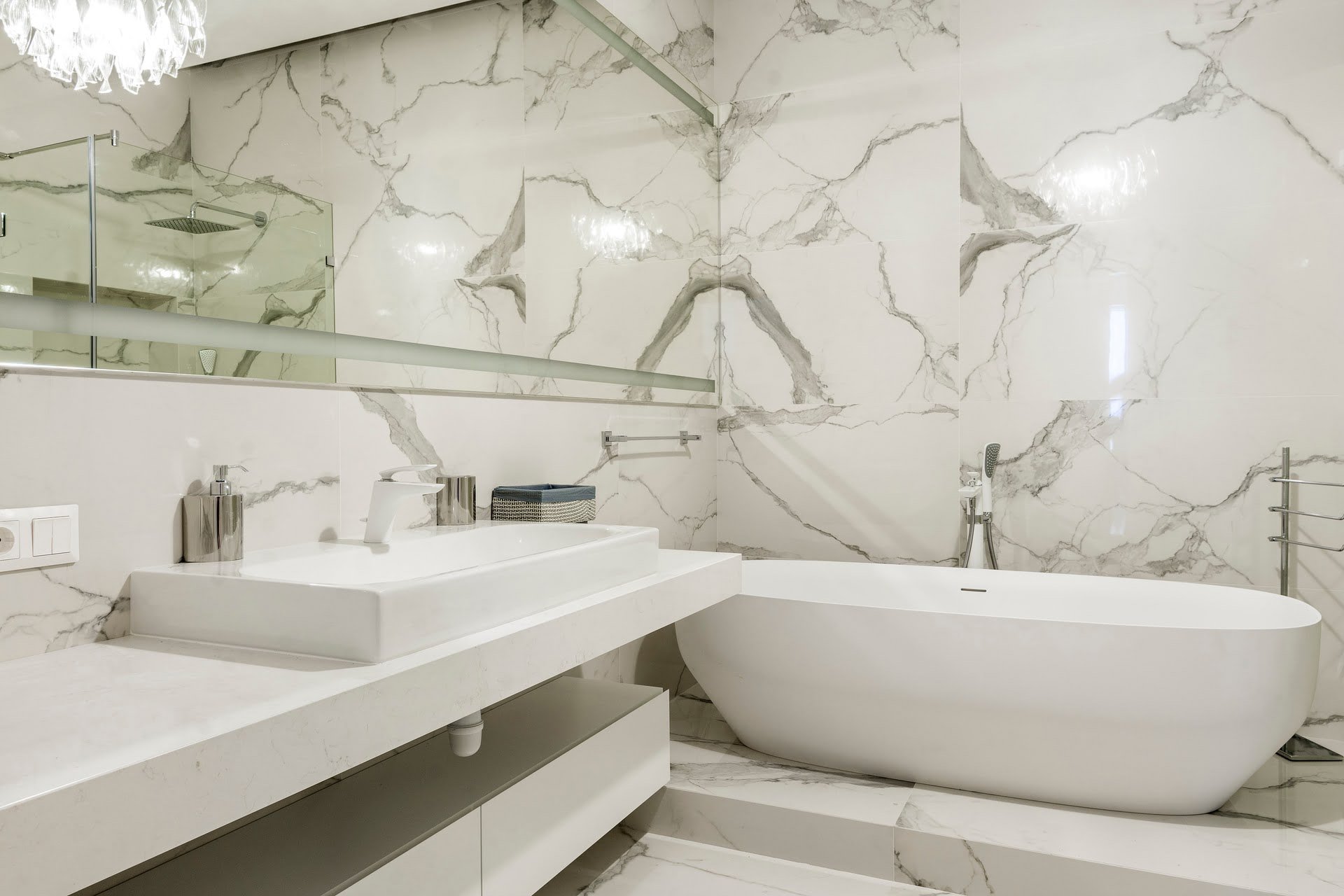 Étagère en Verre sur Mesure : maximiser l’espace avec panache ! 1 miroir sur mesure